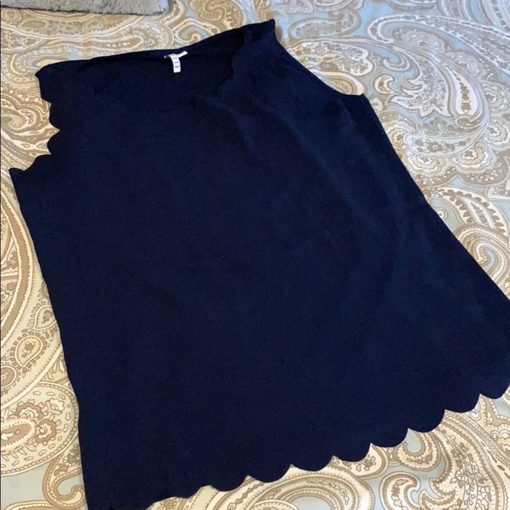 ELLE beautiful navy sleeveless scalloped shell